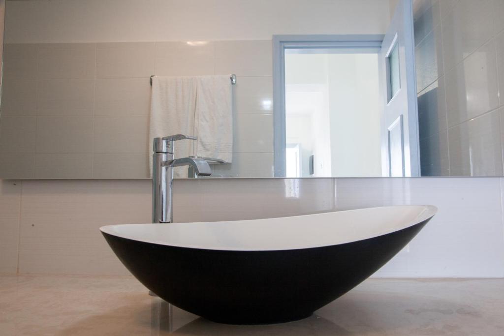 Un baño de Luna Rossa Santorini