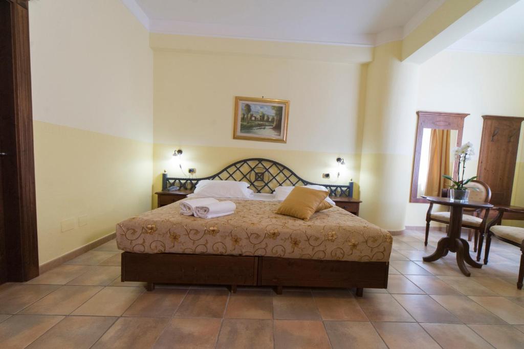 Hotel Castello Torre in Pietra - Triple Chambre