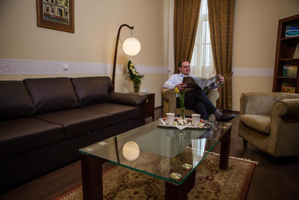 Posedenie v ubytovaní Főnix Wellness Resort