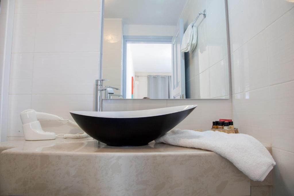 Un baño de Luna Rossa Santorini