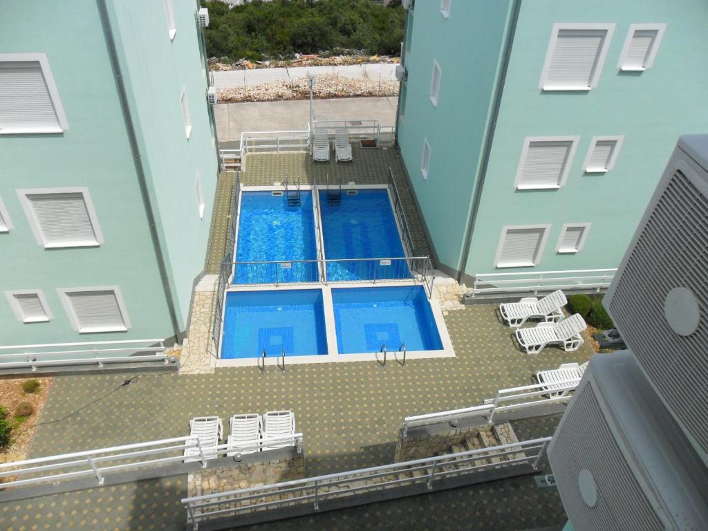 A view of the pool at Apartments Villa Bayview or nearby