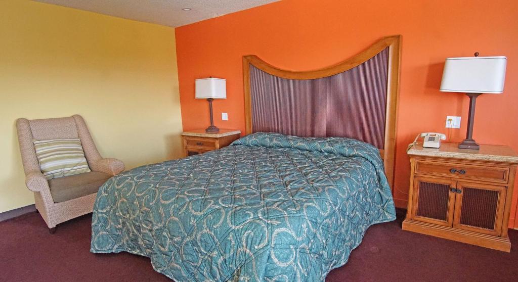 Los Angeles Inn & Suites - LAX - King Room- Non Smoking