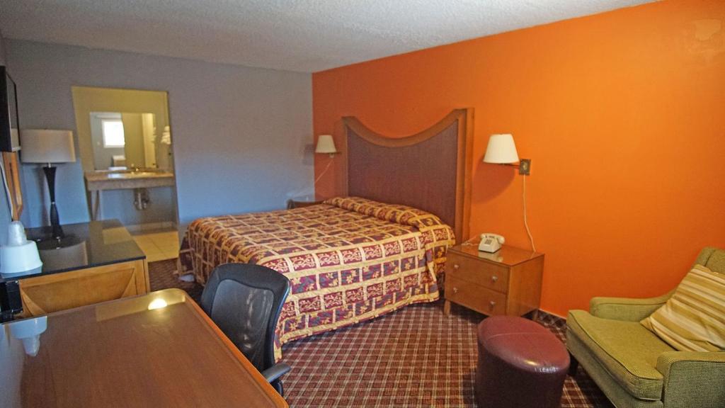 Los Angeles Inn & Suites - LAX - Smoking Large King Room