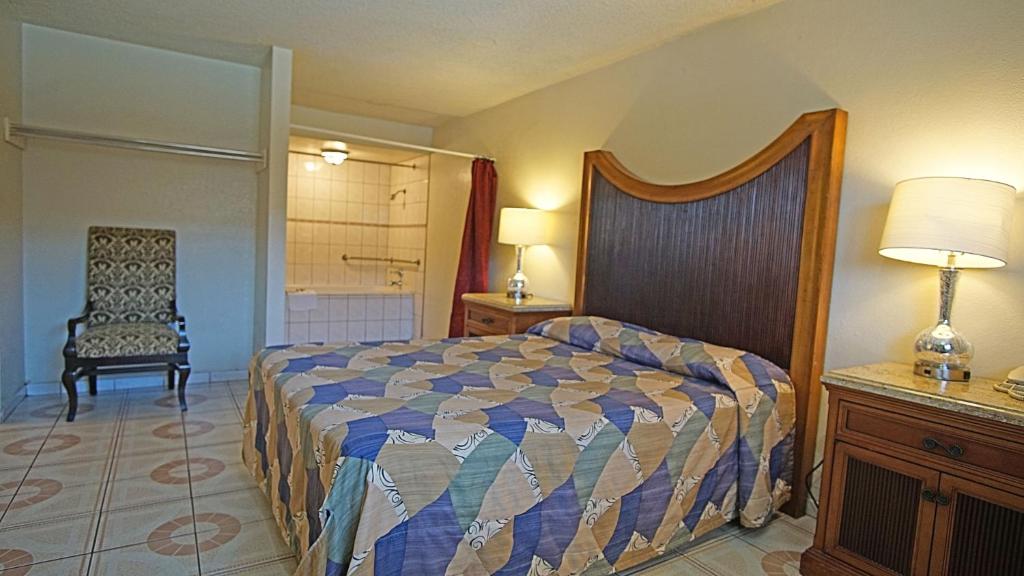 Los Angeles Inn & Suites - LAX - King Room Jacuzzi Non-Smoking