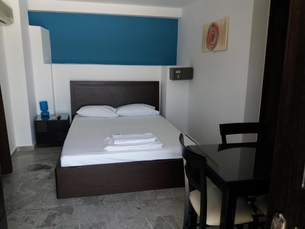 Manos Apartments - 8