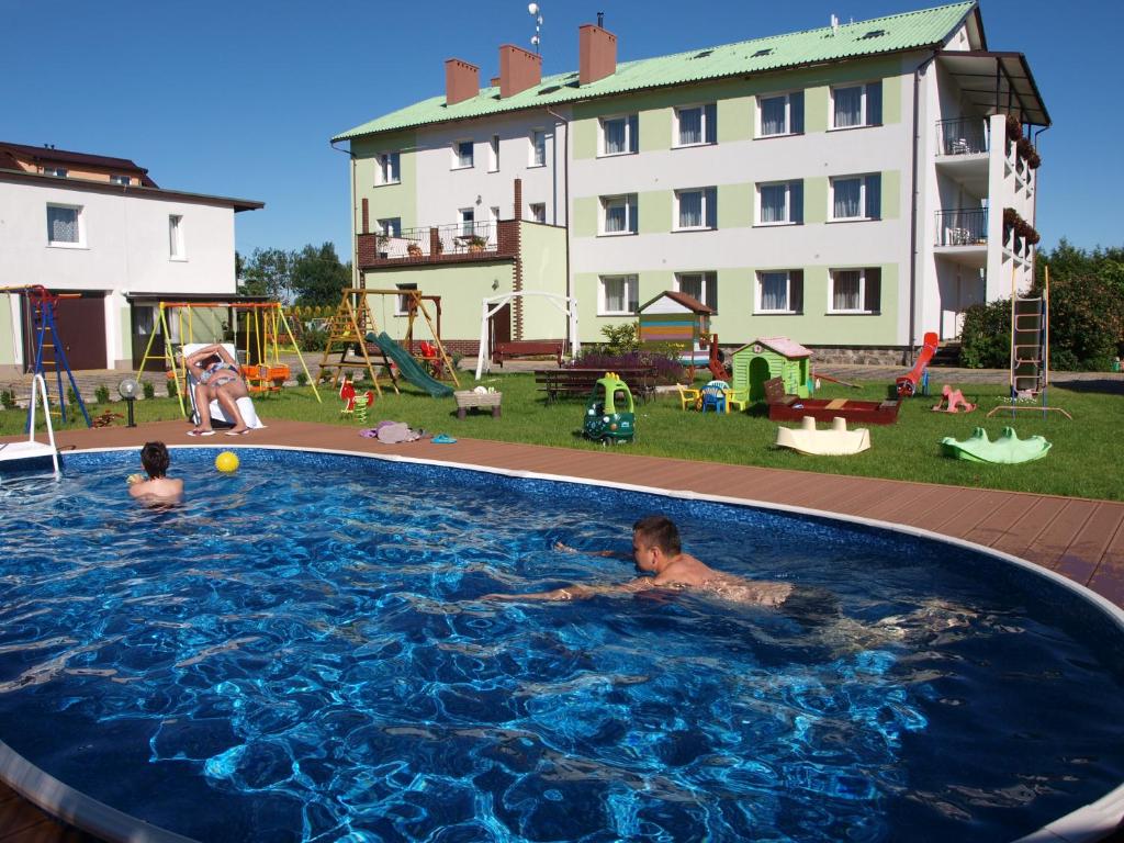 Bazén v ubytování Bajka nebo v jeho okolí