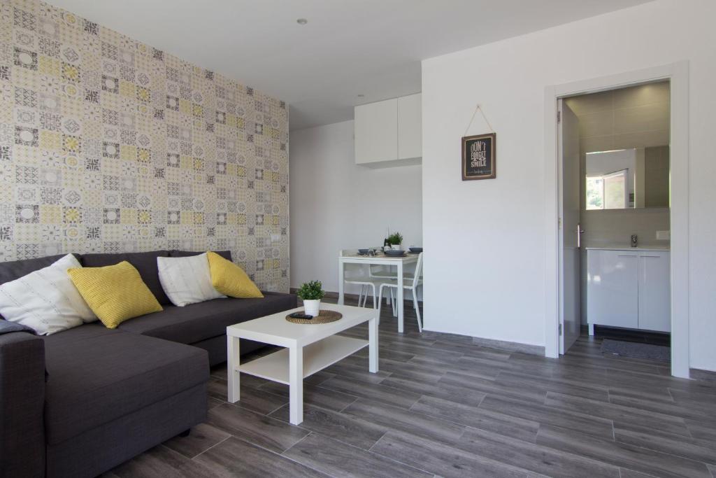 A kitchen or kitchenette at Home Family