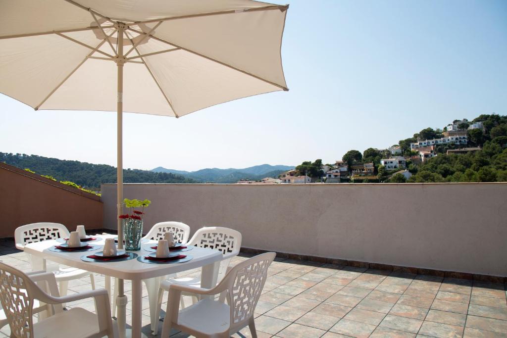 A general mountain view or a mountain view taken from the holiday home