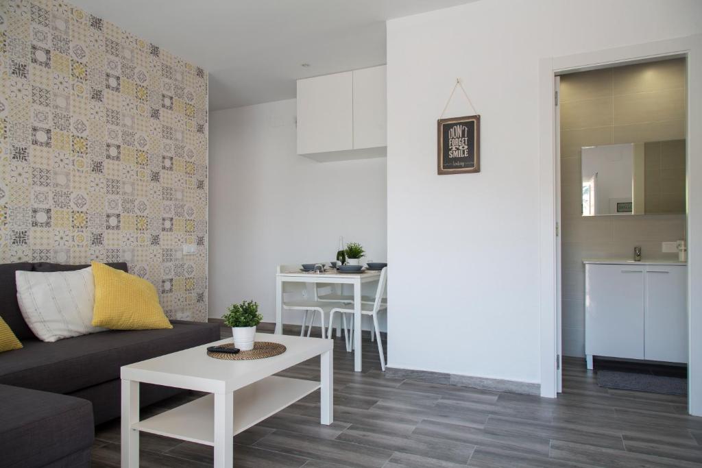A kitchen or kitchenette at Home Family