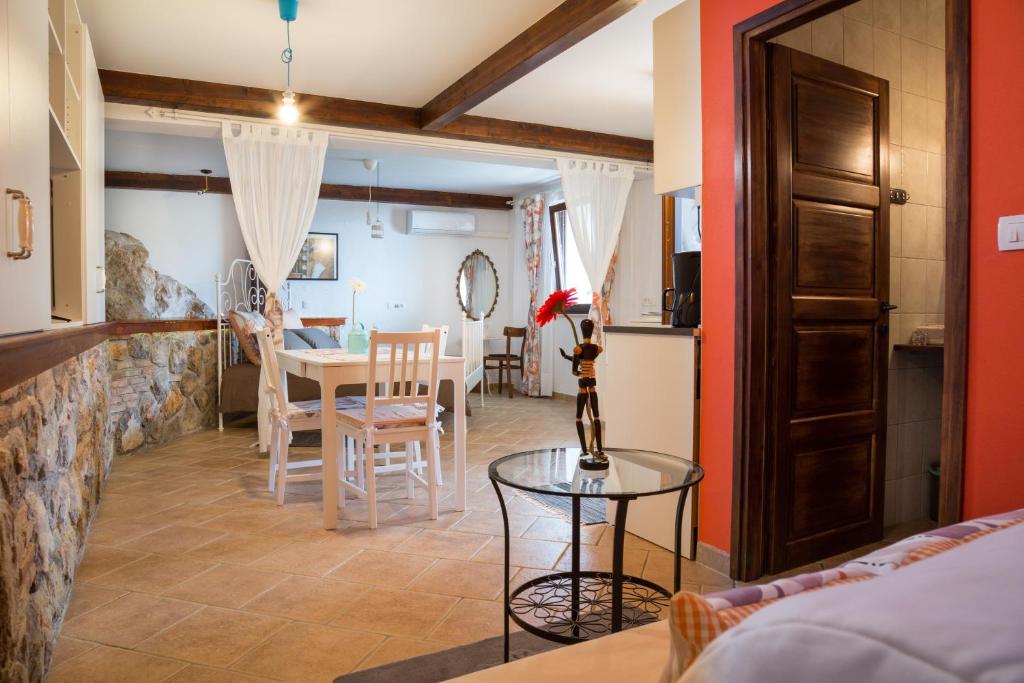 Ένα ή περισσότερα κρεβάτια σε δωμάτιο στο Studio Apartman Veles