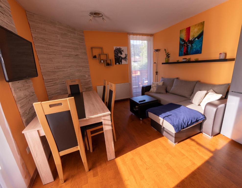 TV a/nebo společenská místnost v ubytování Powderia Family & Freelance Apartment in the centre of Ski Amadé