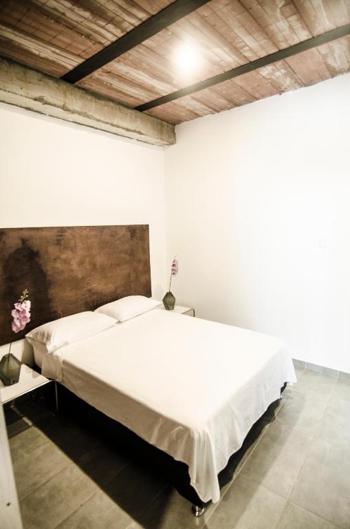 Postel nebo postele na pokoji v ubytování Moonshine Boutique Hostal