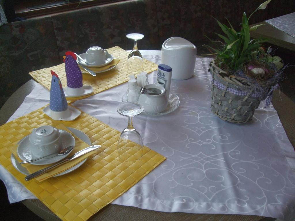 Příslušenství pro přípravu čaje a kávy v ubytování Pension Brunnenhof