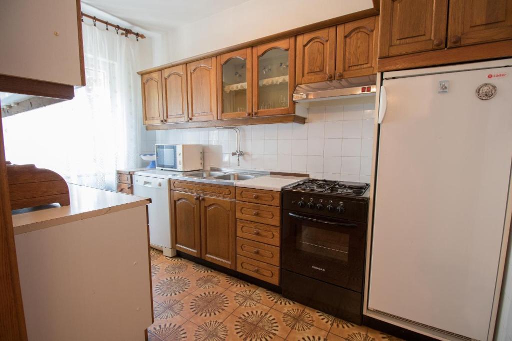 Kuchyň nebo kuchyňský kout v ubytování Apartments Gorana