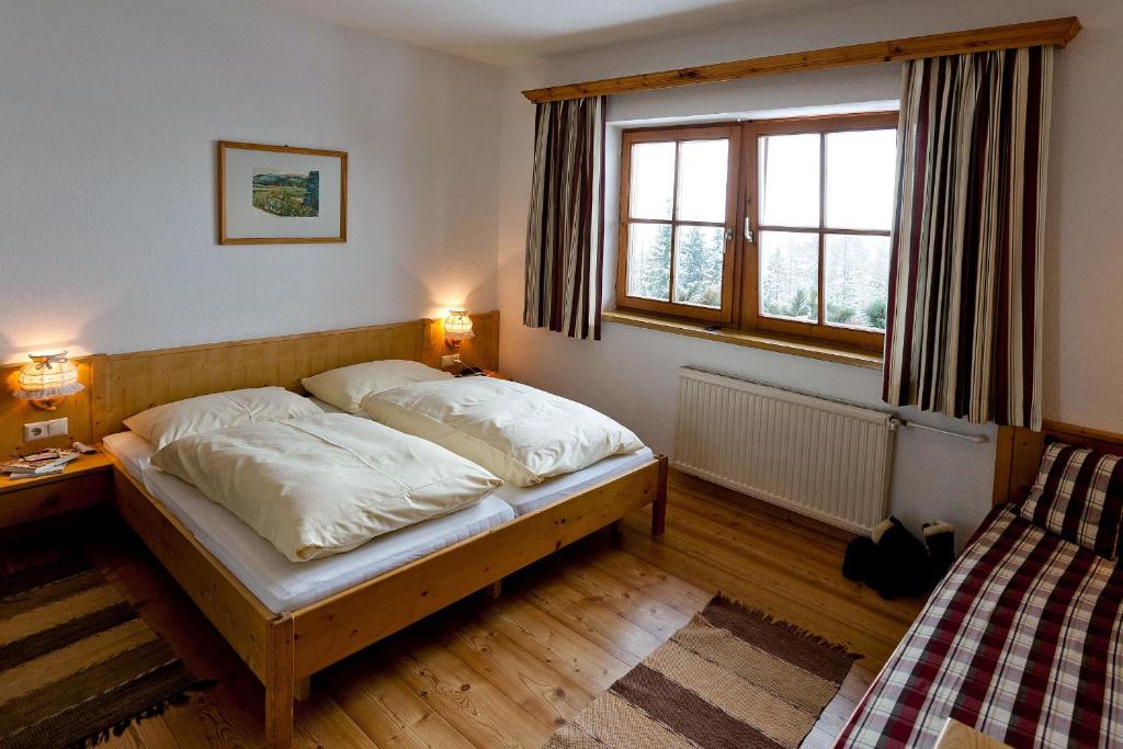 Postel nebo postele na pokoji v ubytování AlmDorf Tonnerhütte