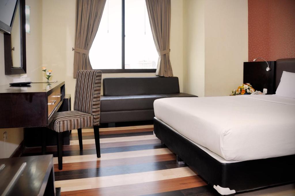 Postel nebo postele na pokoji v ubytování Pandanaran Hotel