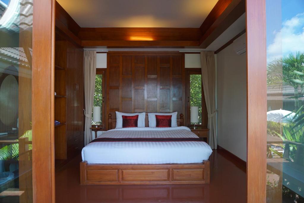 מיטה או מיטות בחדר ב-Kaya Mani Thai Villa resort