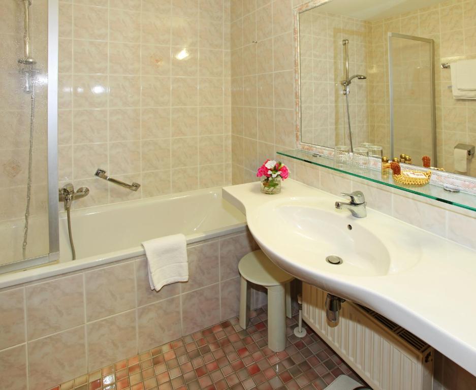 Kúpeľňa v ubytovaní Ferienhotel Tyrol Söll am Wilden Kaiser