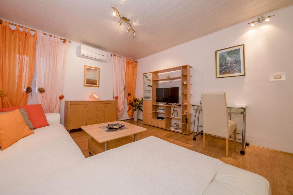 TV a/nebo společenská místnost v ubytování Apartment Patricia
