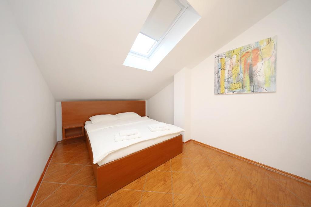 Postel nebo postele na pokoji v ubytování Apartmani "Jadran"