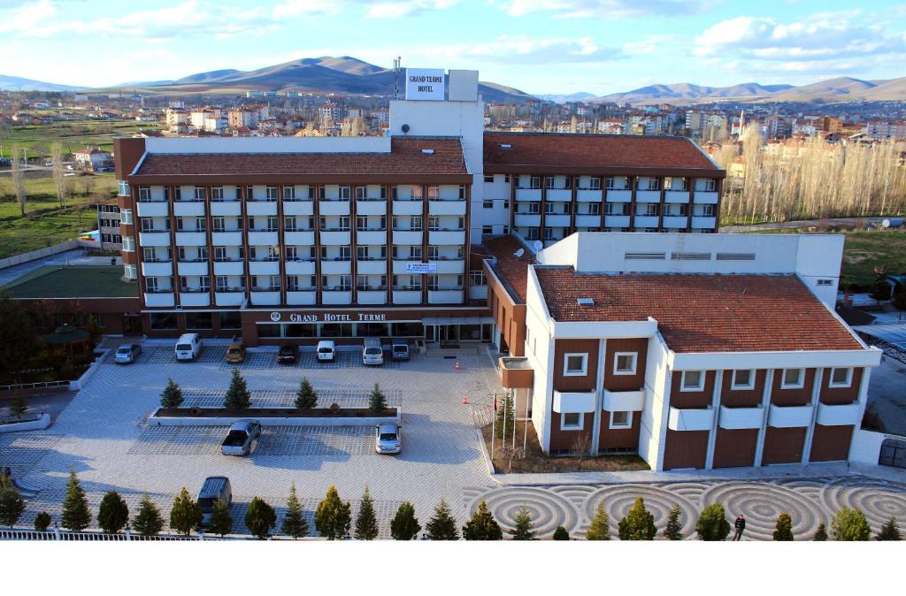 Nespecifikovaný výhled na hory nebo výhled na hory při pohledu z hotelu