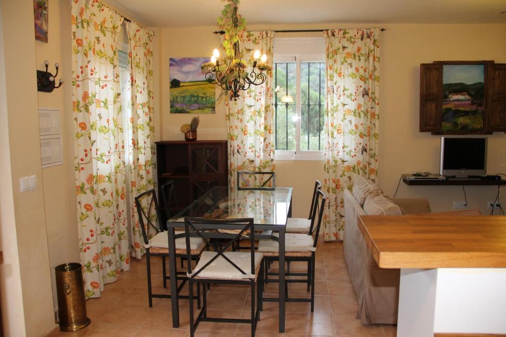 TV a/nebo společenská místnost v ubytování Casa Estacion de Benaojan