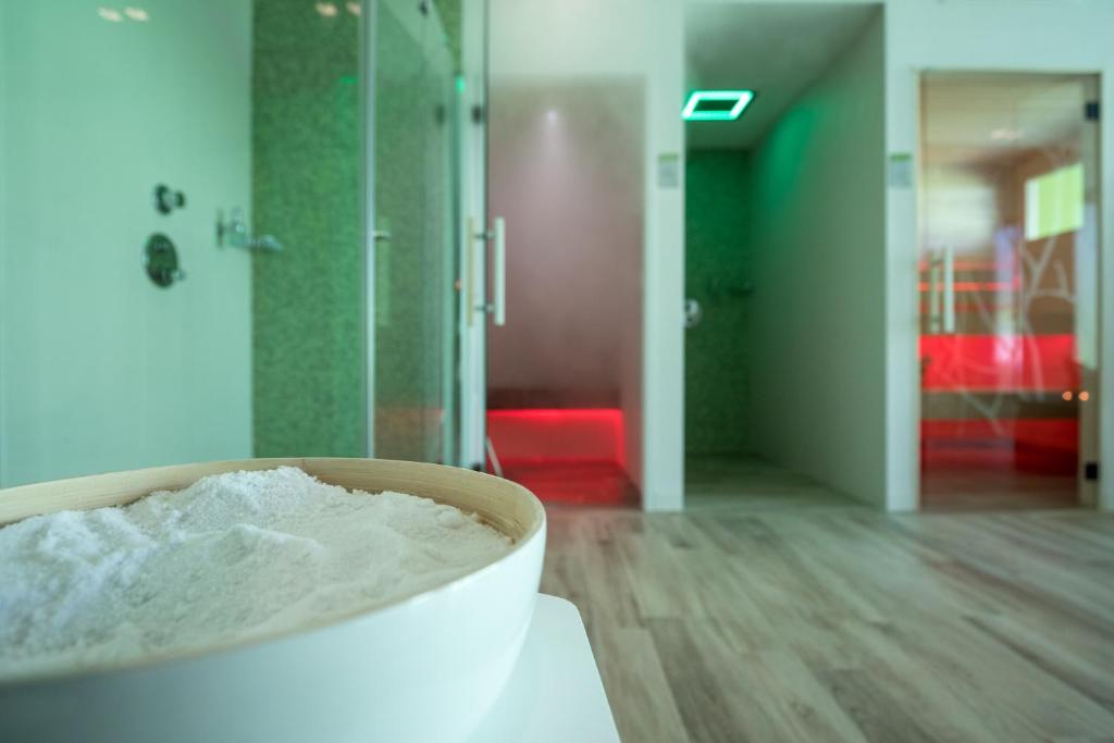 Zdjęcie z galerii obiektu Energy Hotel w mieście Calceranica al Lago