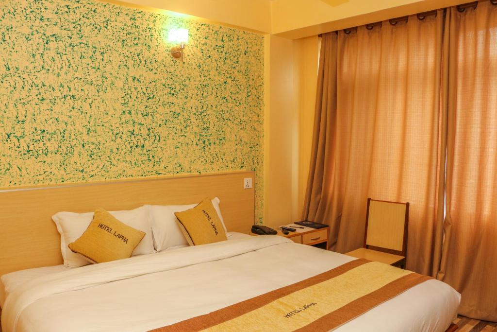 Hotel Lapha客房内的一张或多张床位