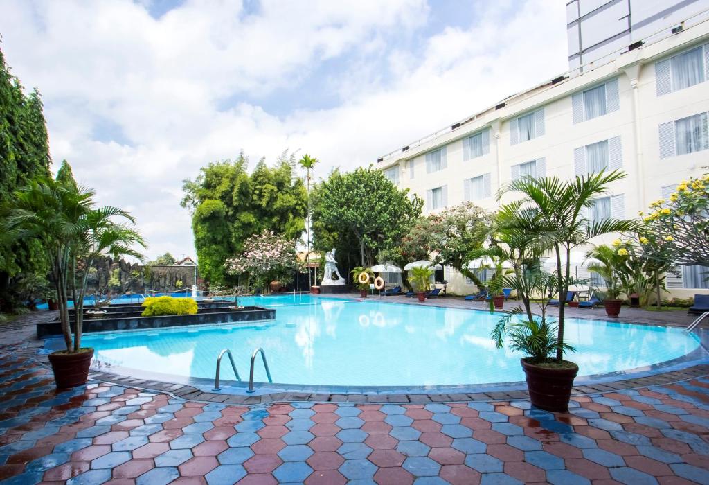 Bassein majutusasutuses Hotel New Saphir Yogyakarta või selle lähedal