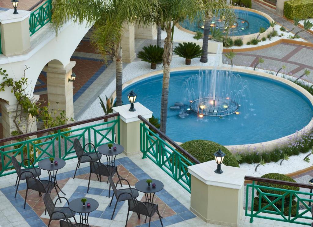Bazén v ubytování Lindos Princess Beach Hotel nebo v jeho okolí