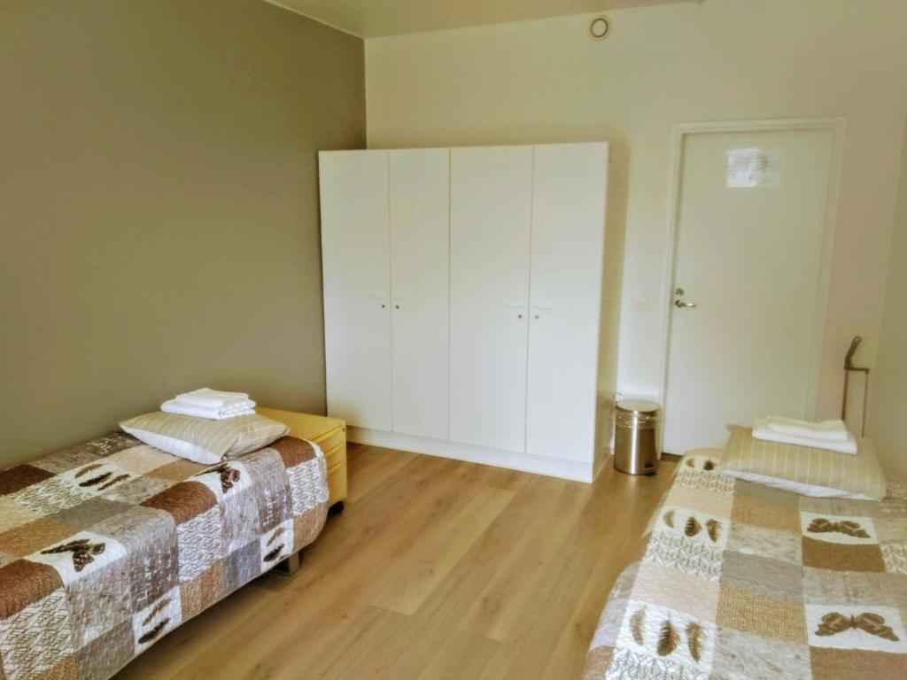 Hostel Vanha Koulu - Budget Twin Room