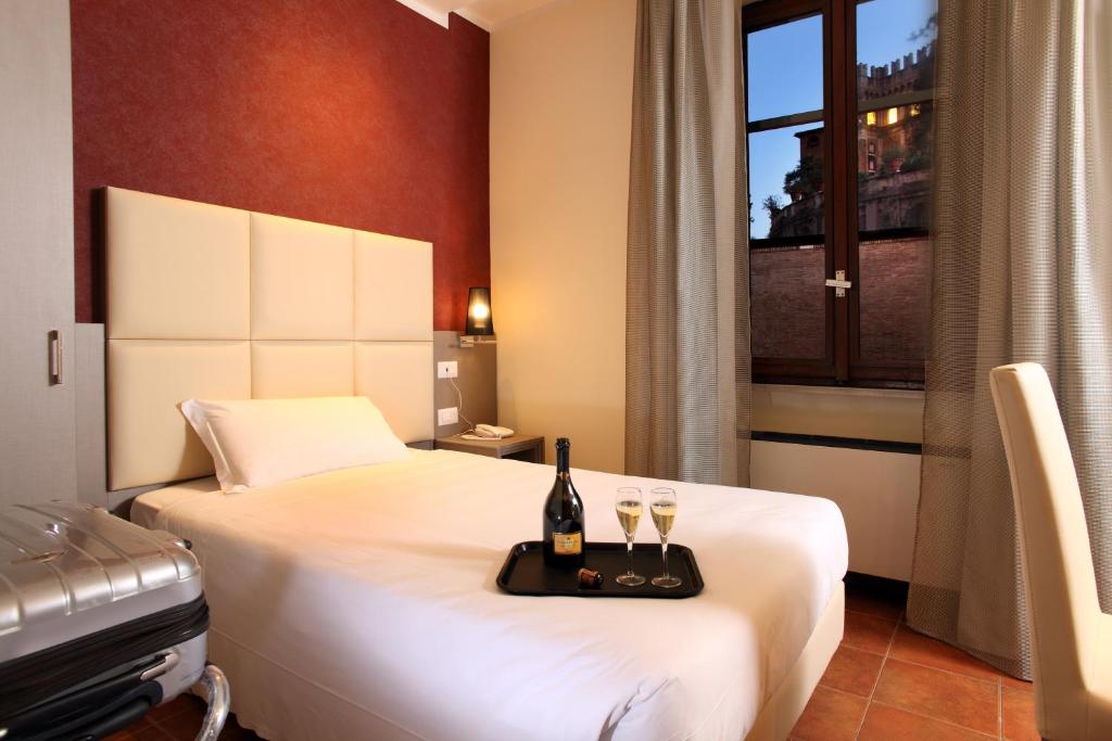 Postel nebo postele na pokoji v ubytování Hearth Hotel