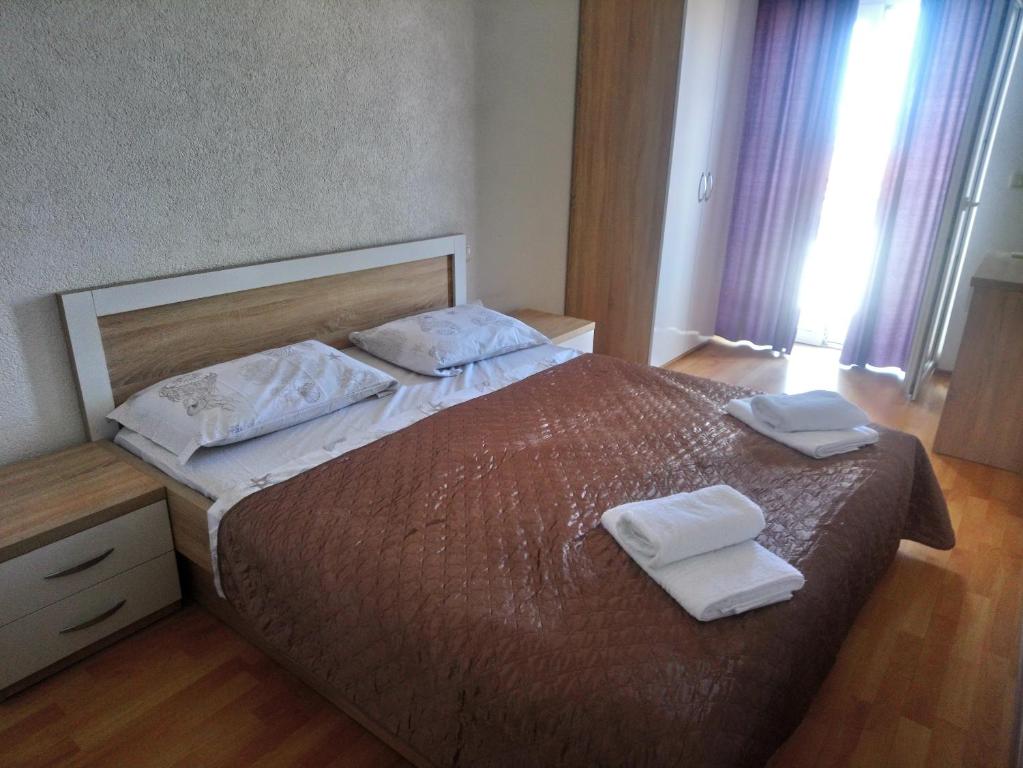 Postel nebo postele na pokoji v ubytování Apartmani Five