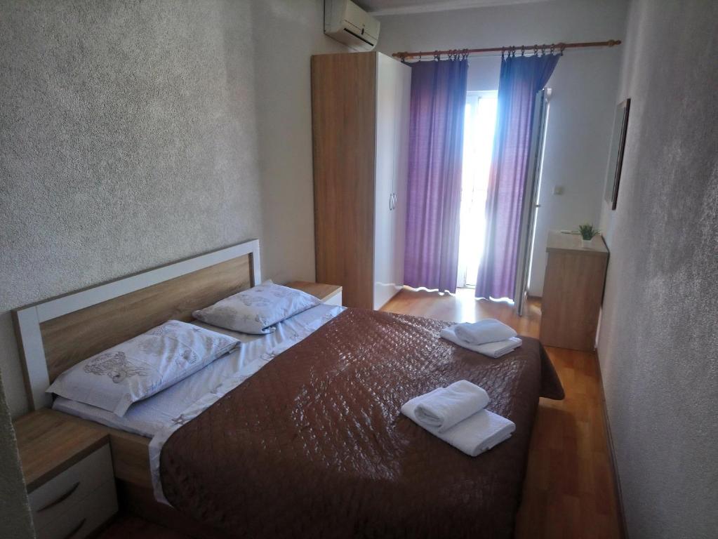 Postel nebo postele na pokoji v ubytování Apartmani Five