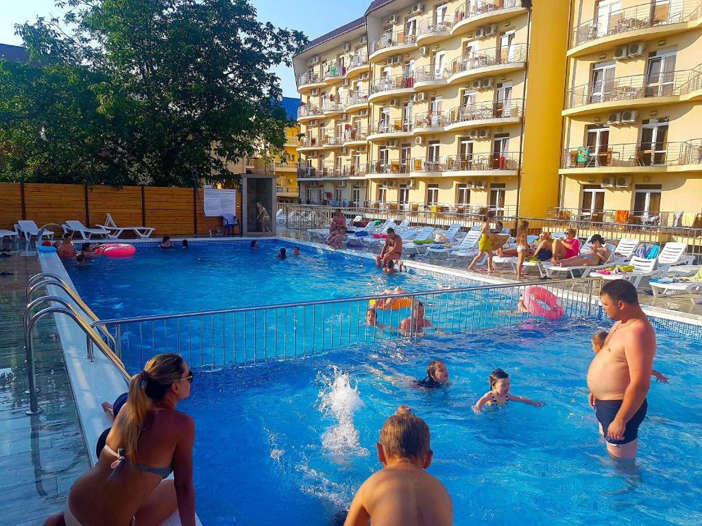 a group of people in the swimming pool at a hotel at Gostinitsa Prometei 4 in Divnomorskoye