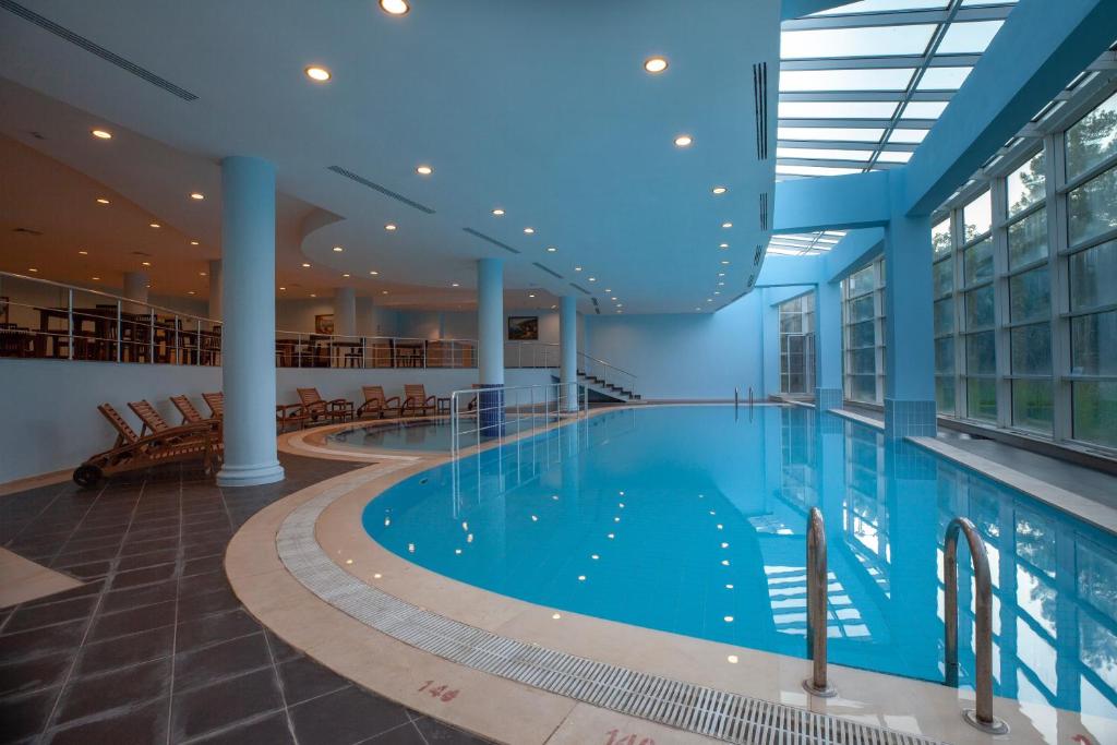 Bazén v ubytování X Life Hotel Sarıgerme 15 - Adult Hotel nebo v jeho okolí