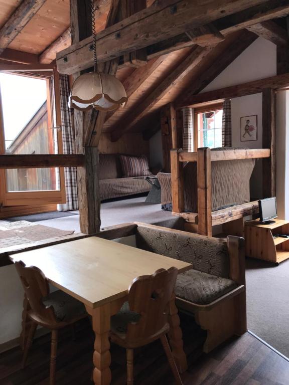 Posezení v ubytování B&B Hotel & Appartements Chasa Valär