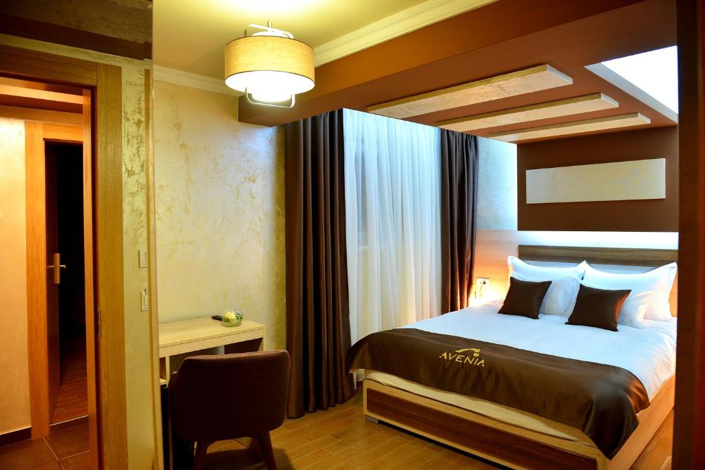 Postel nebo postele na pokoji v ubytování Restaurant & Apartments & Rooms AVENIA