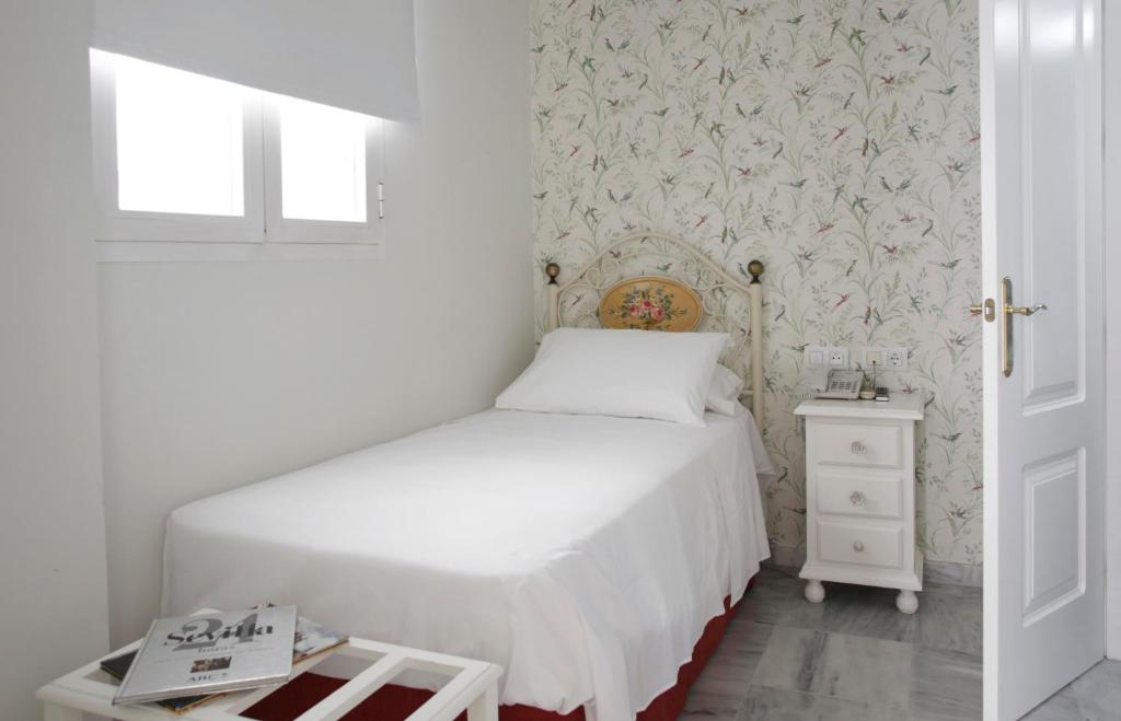 Basic Hotel Puerta de Sevilla - Resim 37