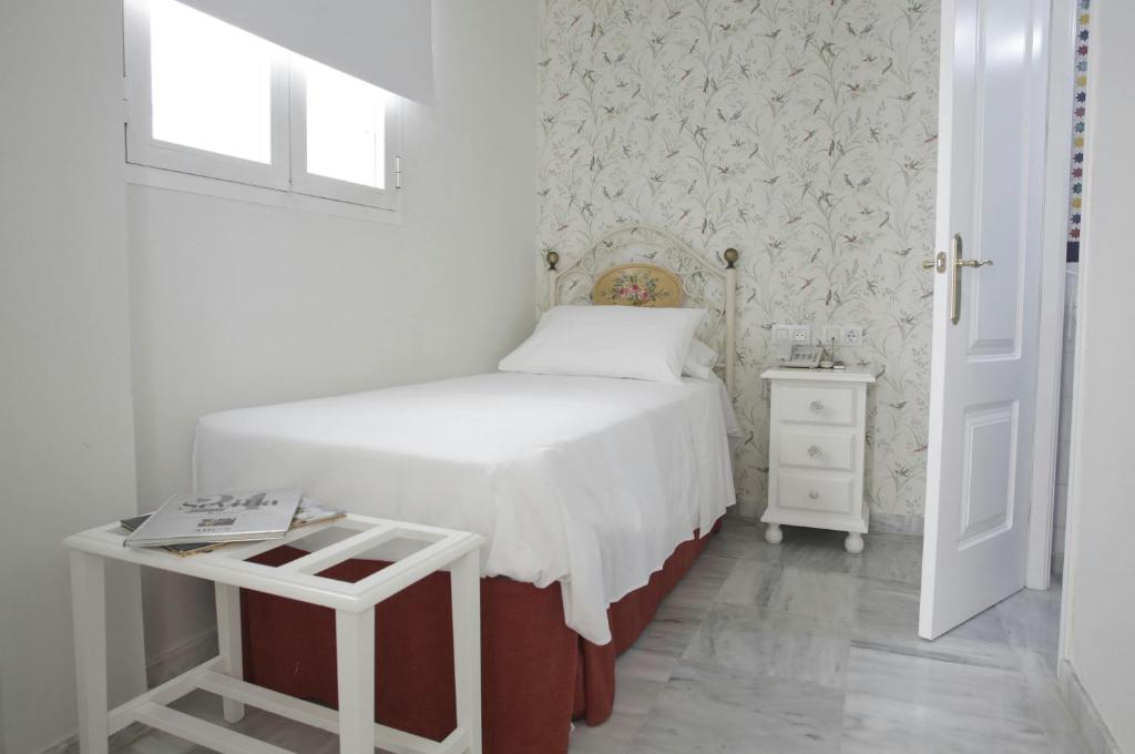 Basic Hotel Puerta de Sevilla - Resim 39