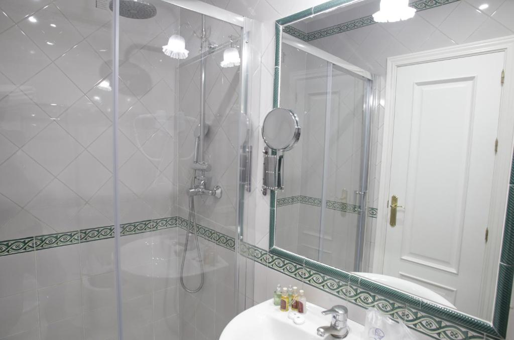 Basic Hotel Puerta de Sevilla - Resim 23