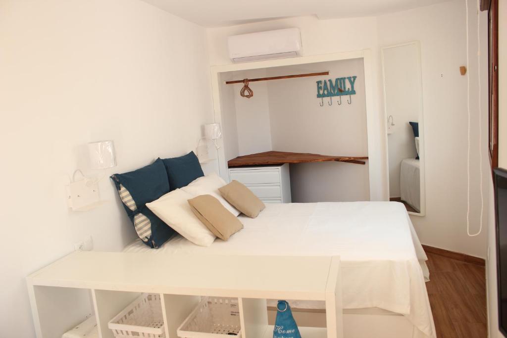 Posteľ alebo postele v izbe v ubytovaní Malaga Center Lagunillas Apartments