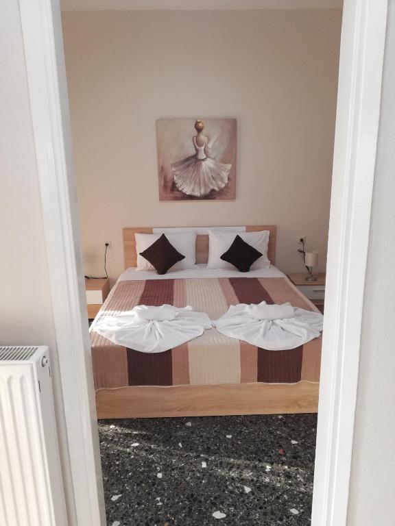 Postel nebo postele na pokoji v ubytování Periklis House