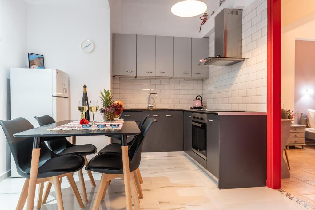 A kitchen or kitchenette at Ostria Apartments