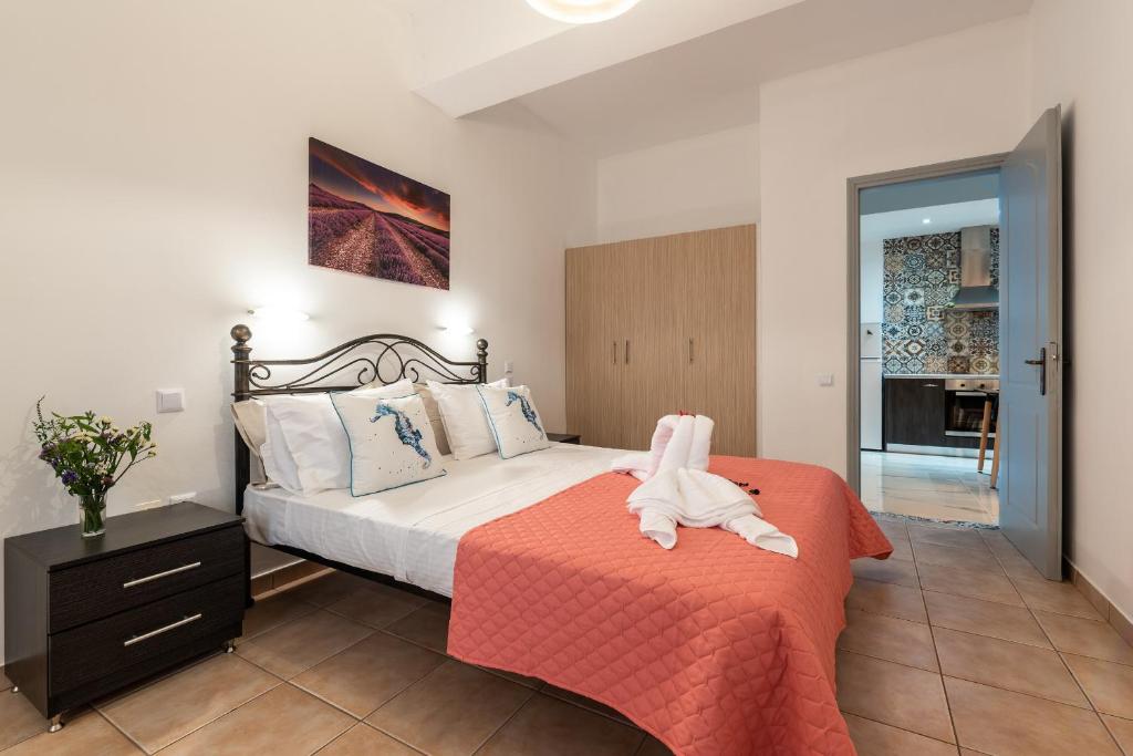 A bed or beds in a room at Ostria Apartments