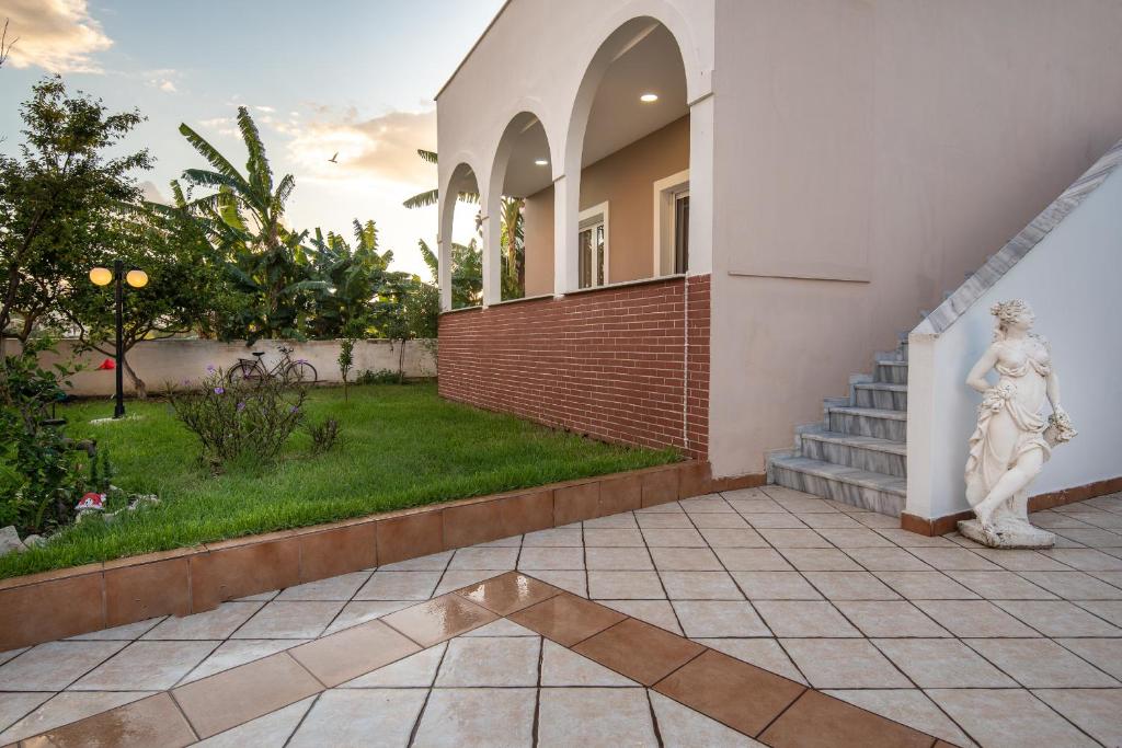 A garden outside Ostria Apartments