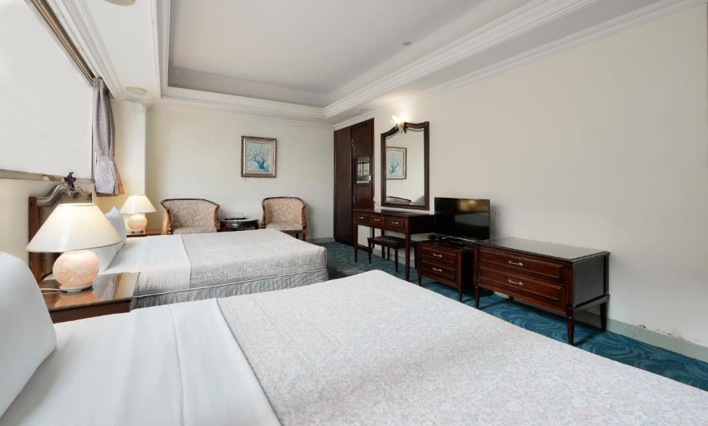 Forbes Hotel - Standard Quadruple Room
