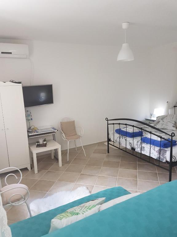 Postel nebo postele na pokoji v ubytování AMD Infinity Suites