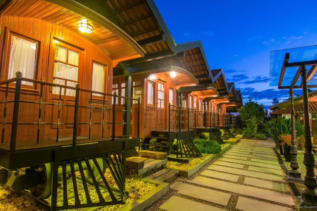 a building with a walkway in front of it at Pousada Trem do Imperador in Tiradentes