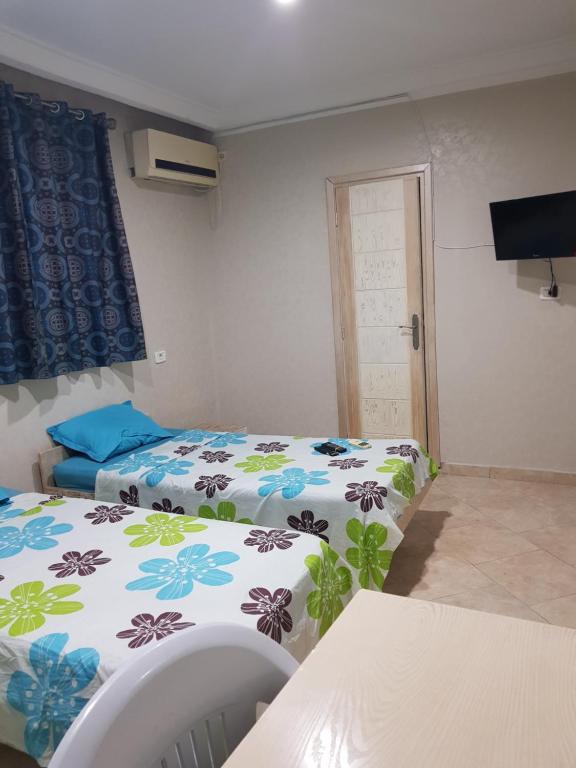 Una cama o camas en una habitación de Hotel Afef